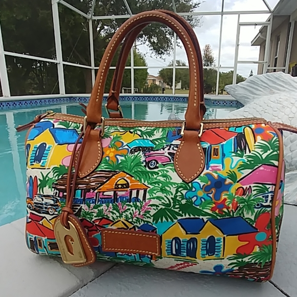Dooney & Bourke Handbags - Dooney & Bourke Sandbar Rare print Doctor Satchel